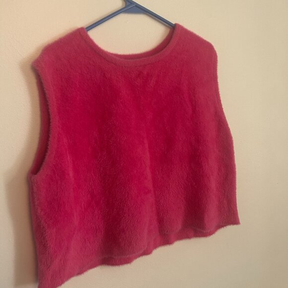 Hunkon Pink Fuzzy Vest - Picture 3 of 5